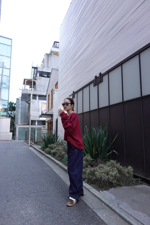 オフショルルーズニット